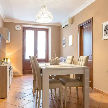 Apartment The Chic House , Cir: 19082053c213726 Palermo